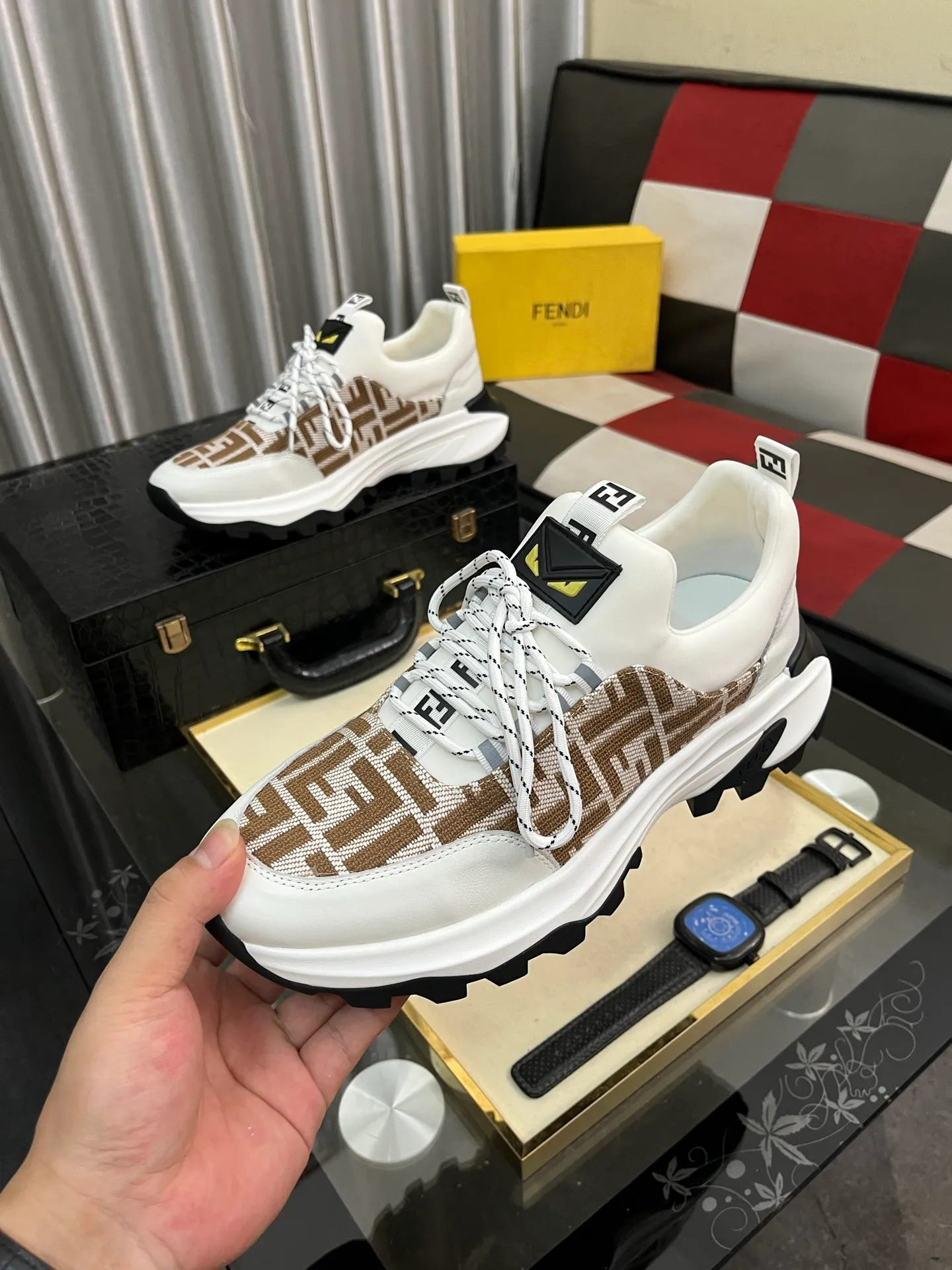 Men's Men's Shoes💰458⌚️⌚️[FENDI] Fendi's classic and comfortable men's, this complex sneaker is made of soft calfskin➕genuine leather lining➕original ultra-light rubber material with rough outsole. This unique light style is suitable for the casual and refined sensibility of this season. It is comfortable and natural on the feet. It is an everyday style for casual travel in autumn and winter! 38−443️⃣colors available